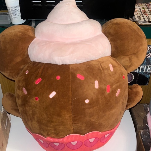 15" Disney Munchlings Wild Strawberry Cupcake Minnie Mouse Plush - Picture 2 of 9